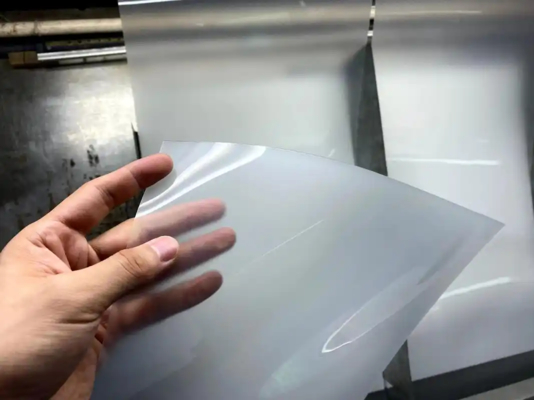 ซื้อ สายการผลิตแผ่นพลาสติก PP แบบพองพร้อมวัสดุรีไซเคิล 80% แบบร่วมอัดขึ้นรูป 3 ชั้น ABA และความกว้าง 800-1500 มม. online manufacture