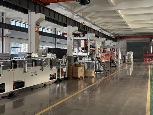 ซื้อ สายการสกัดแผ่นตกแต่ง PETG ด้วยผลิต 600KG / H และช่วงความหนา 0.2-2 มม online manufacture