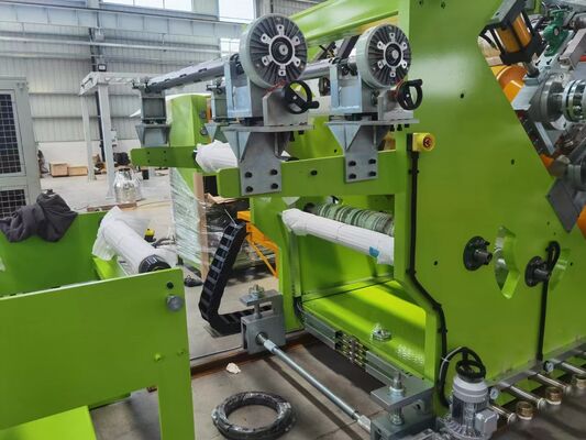 ซื้อ สายการผลิตแผ่น PP Theroforming 4 ชั้น Co-Extrusion ขนาดความกว้าง 800-1500mm และผลิต 300-700kg / h เครื่อง extrusion Thermoforming online manufacture